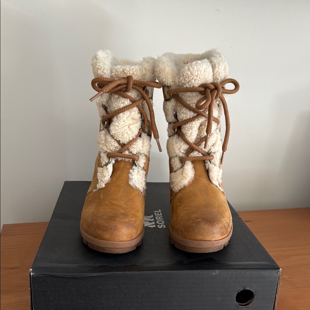Sorel Women's Tan and Cream Winter Boots